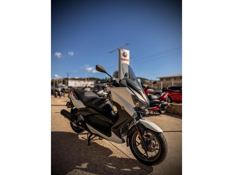 YAMAHA XMAX 125