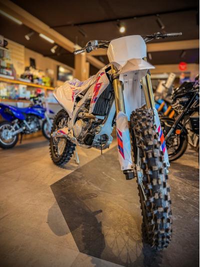 YAMAHA YZ 250 F 50TH AANIVERSARY EDITION